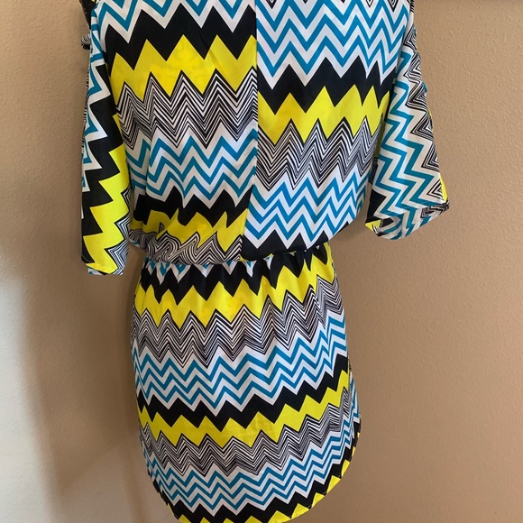 Pattern dress - Picture 2 of 3
